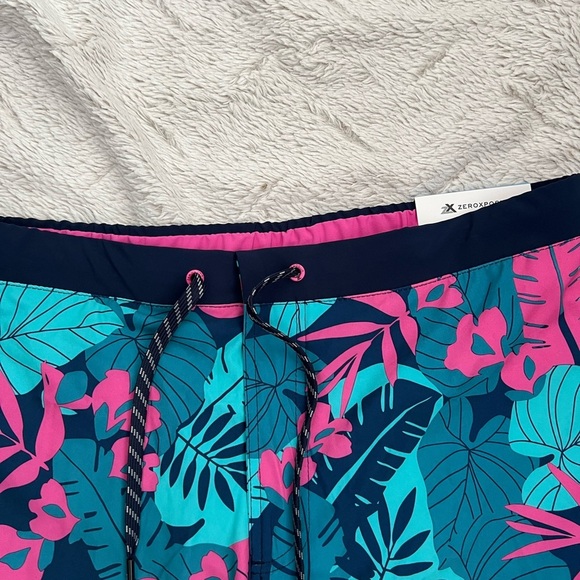 NWT Zeroxposur Swim Trunks Size Large - Picture 2 of 4